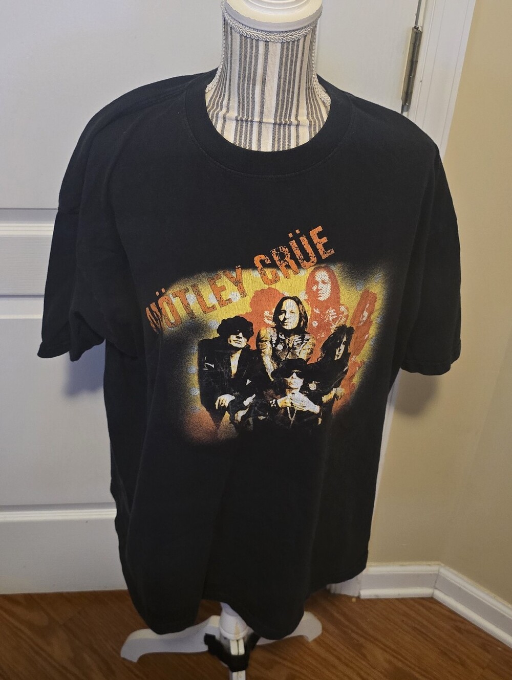 Vintage 2005 Motley Crue Red White & Crue Concert Tour T Shirt Band Anvil Sz 2XL